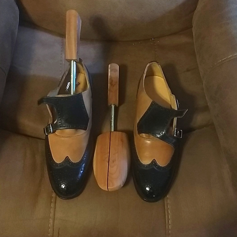 Men's dress shoes and shoes tree